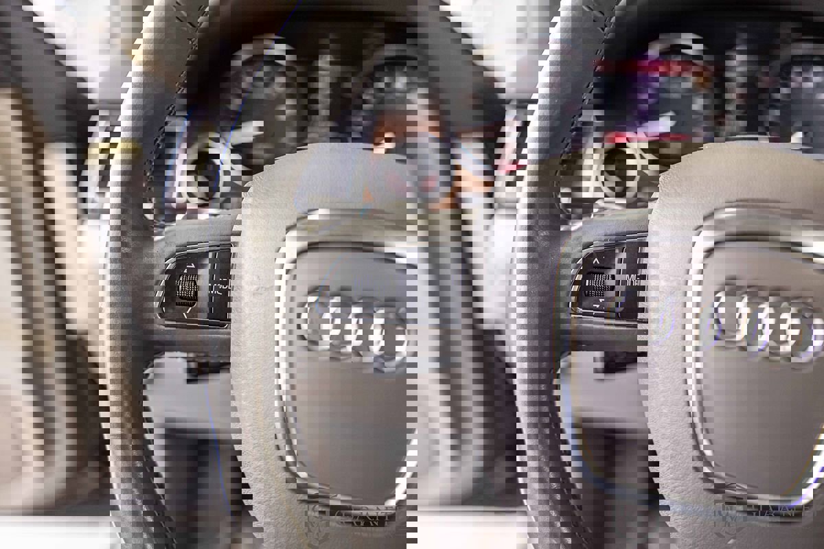 Used 2008 Audi S8 image 25