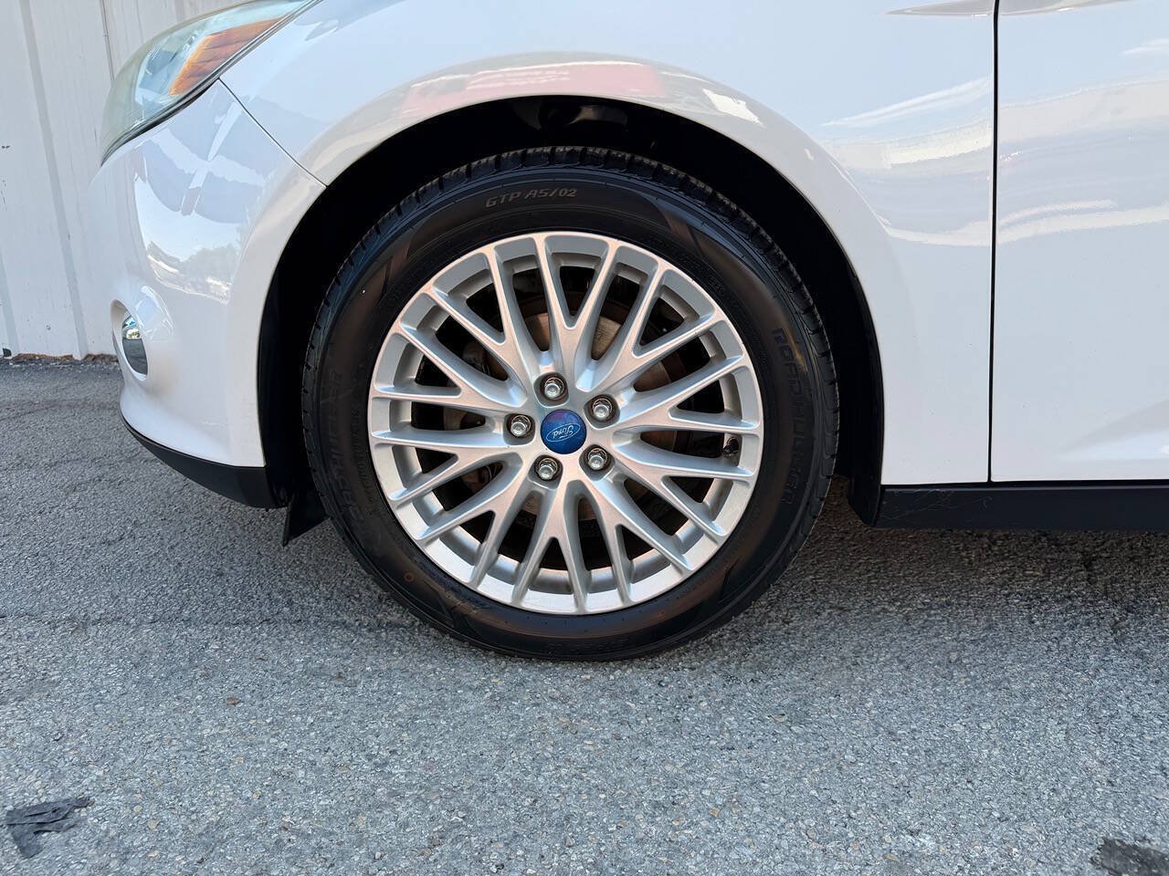 Used 2012 Ford Focus SEL FWD image 30