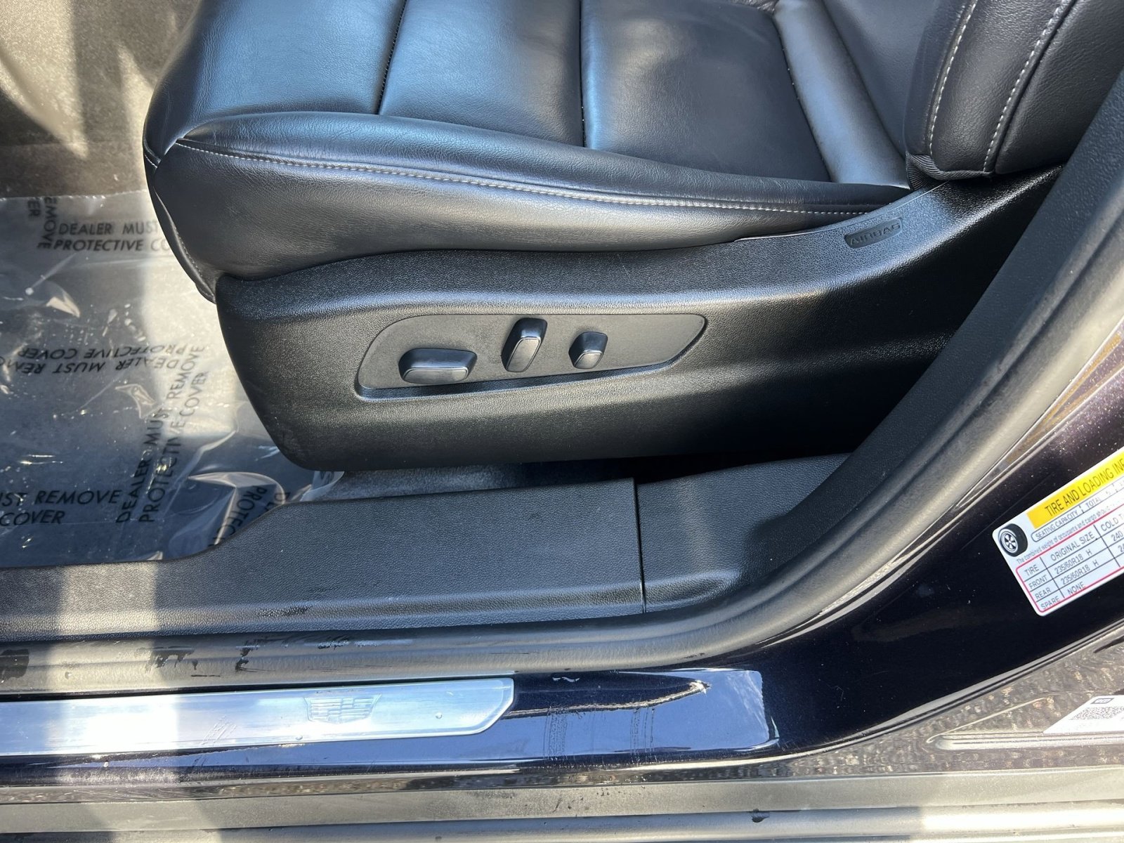 Used 2022 Cadillac XT4 Luxury w/ Cold Weather Package image 14