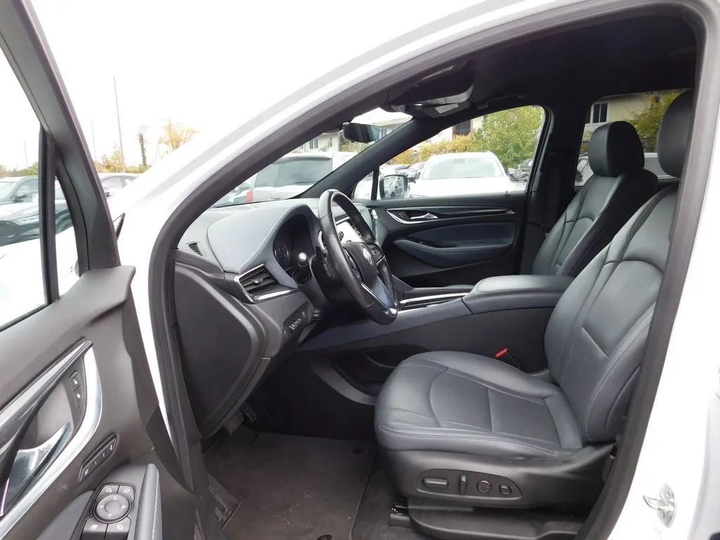 Used 2024 Buick Enclave Premium image 16