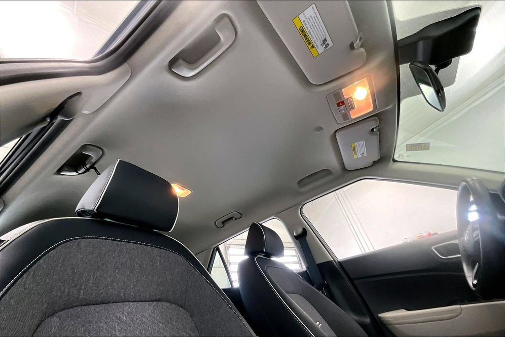 Certified 2024 Hyundai Venue Limited FWD image 17