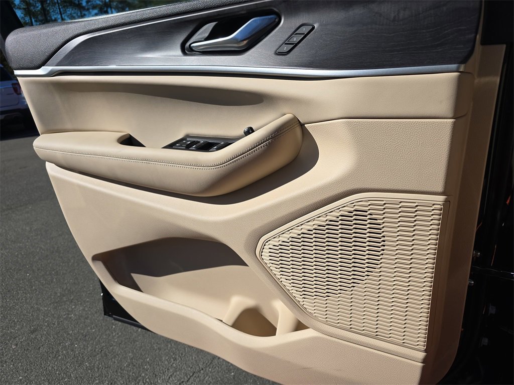 New 2025 Jeep Grand Cherokee Limited w/ Luxury Tech Group II image 28