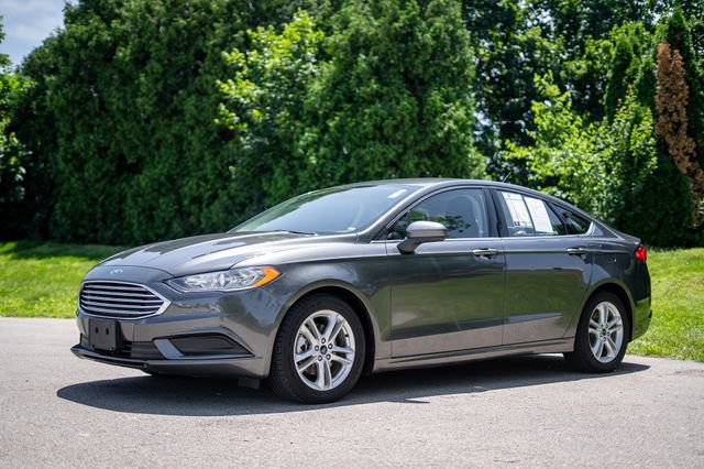 Used 2018 Ford Fusion SE w/ Fusion SE Technology Package FWD image 8