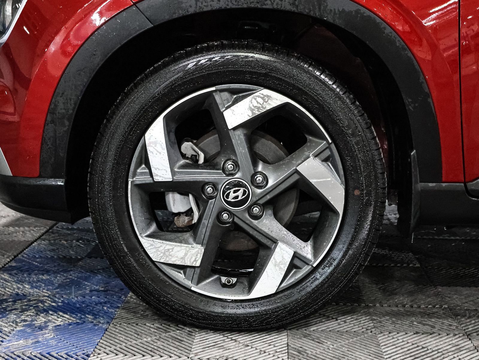 Used 2023 Hyundai Venue Limited w/ Cargo Package image 18