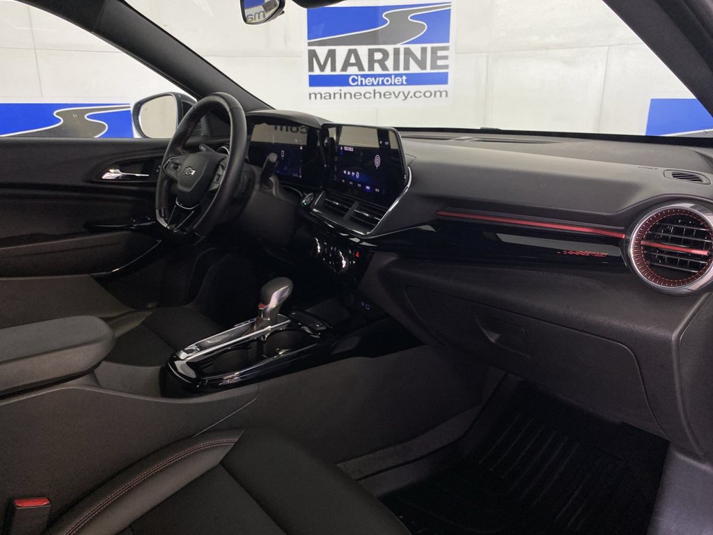 Used 2025 Chevrolet Trax RS w/ Driver Confidence Package FWD image 32
