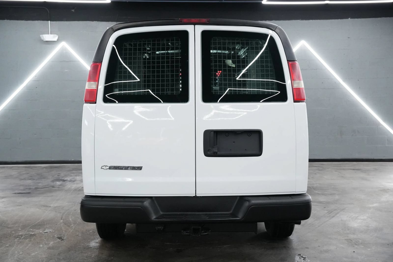 Used 2015 Chevrolet Express 2500 RWD image 14