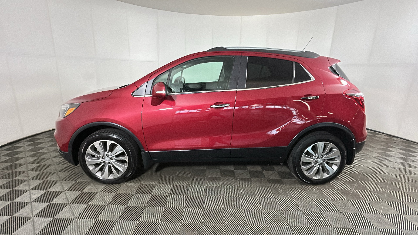 Used 2019 Buick Encore Preferred AWD/4WD image 7