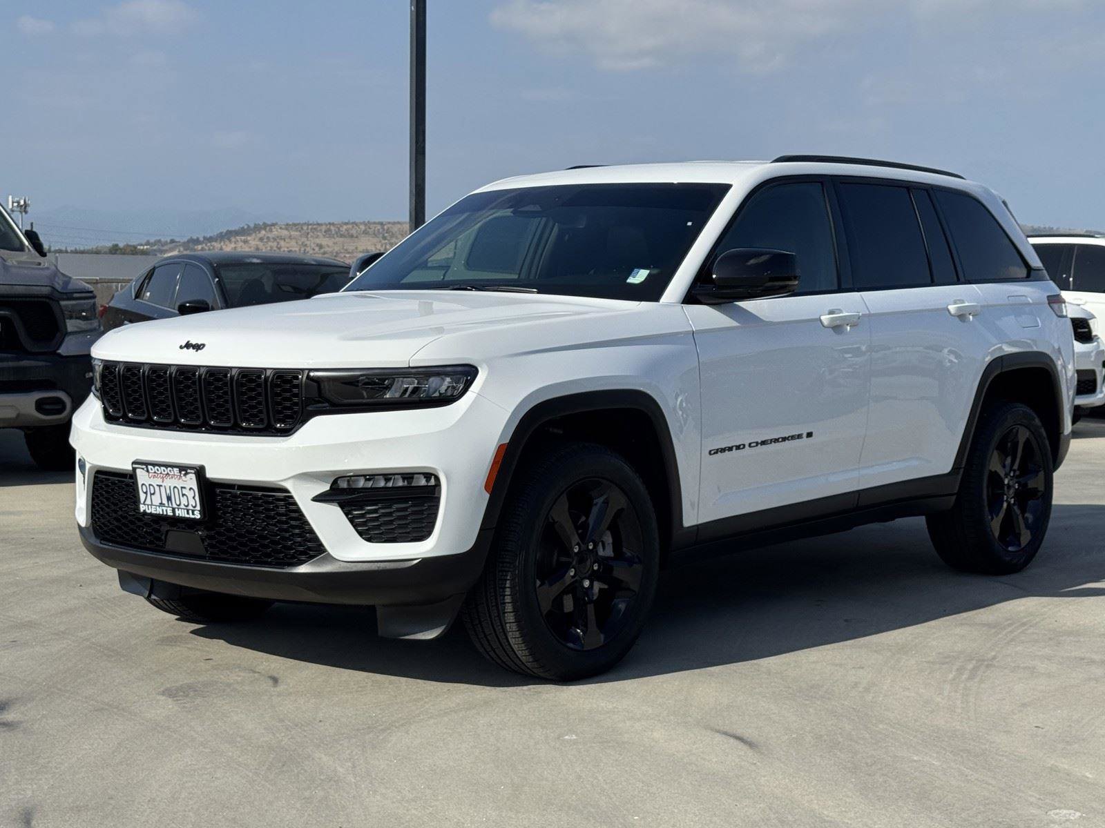 Certified 2024 Jeep Grand Cherokee Limited w/ Black Appearance Package AWD/4WD image 4