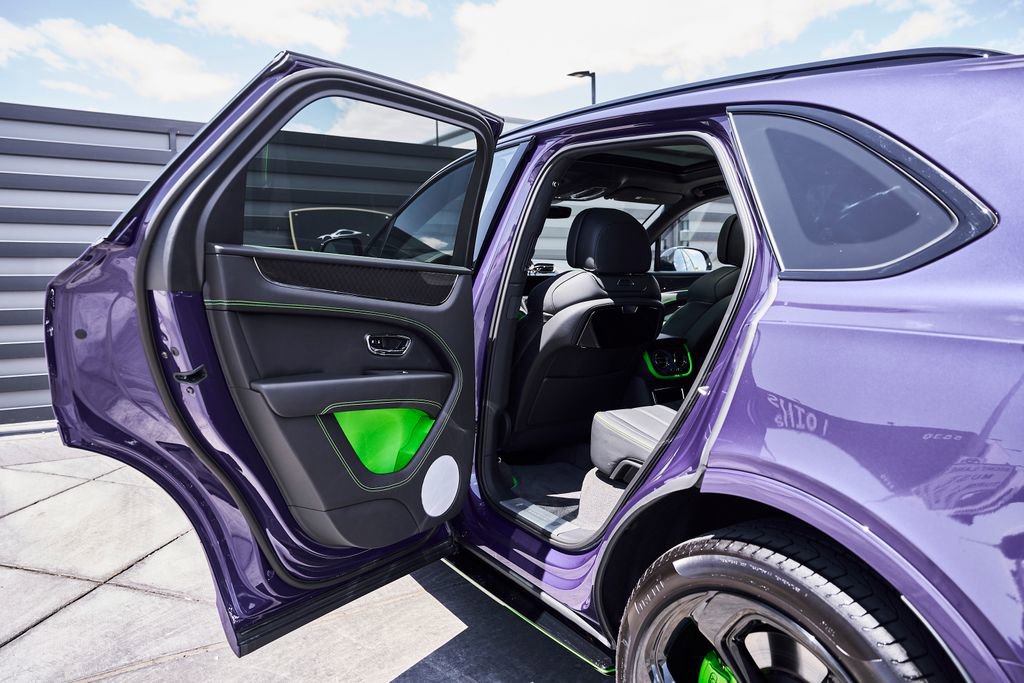 Used 2025 Bentley Bentayga AWD/4WD image 29