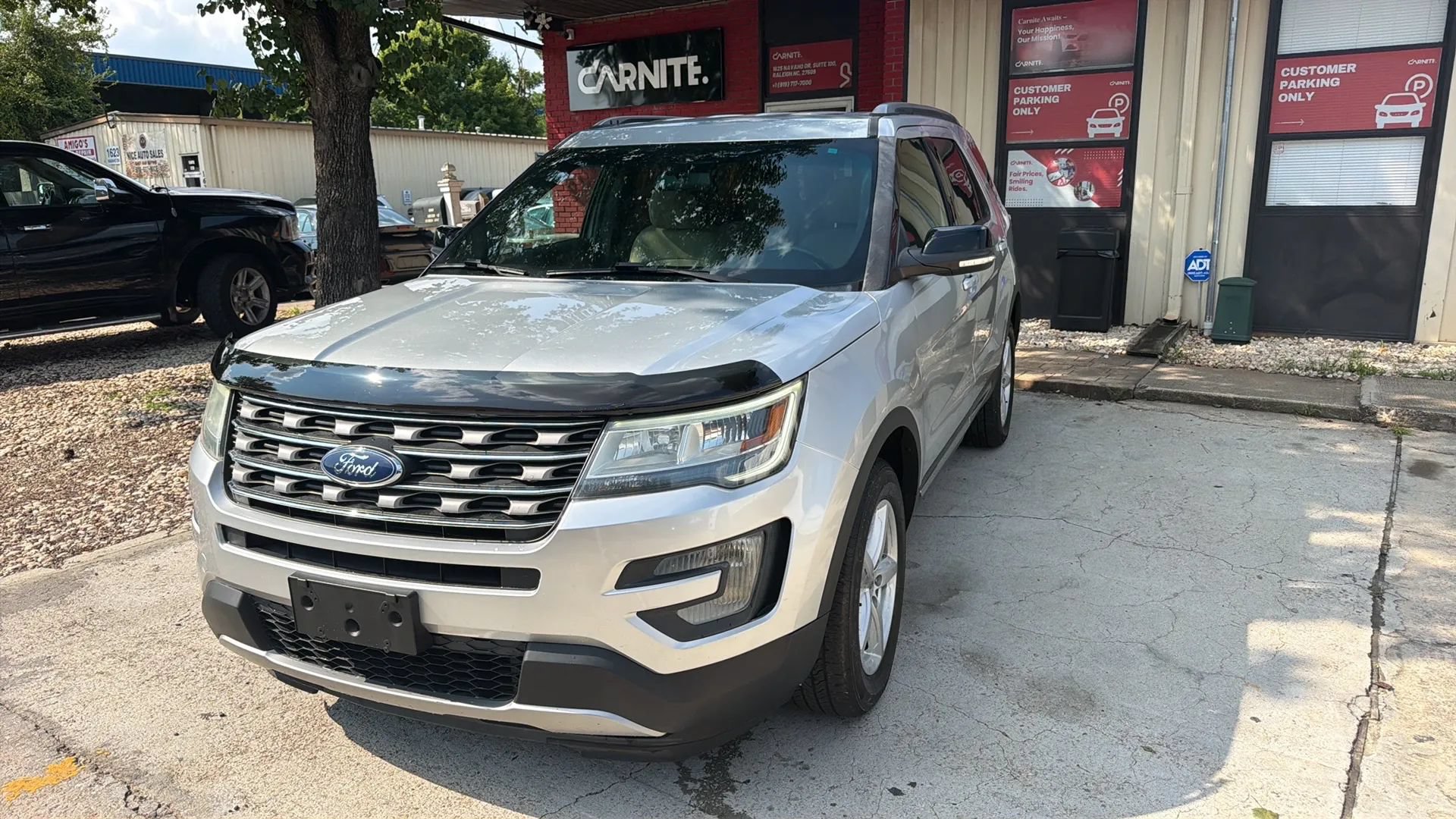 Used 2016 Ford Explorer XLT AWD/4WD image 1
