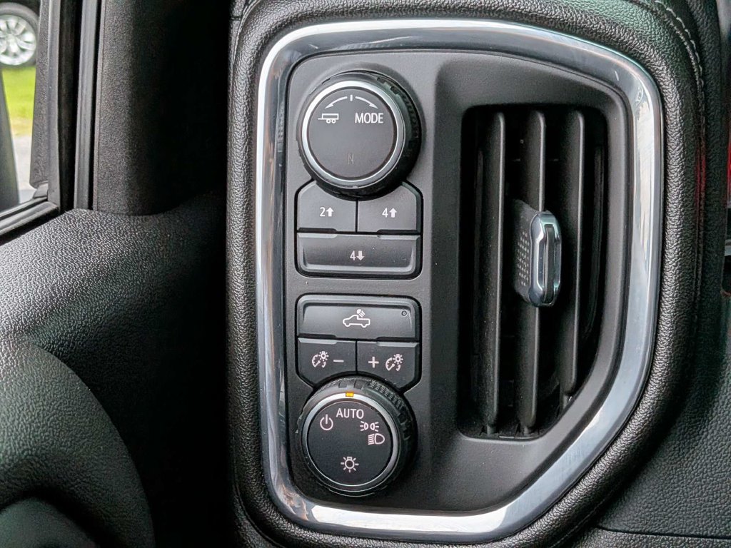 Used 2023 Chevrolet Silverado 2500 LT AWD/4WD image 25