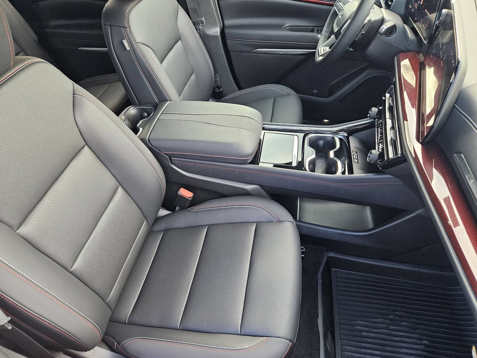 New 2026 Chevrolet Traverse Z71 w/ LPO, Floor Liner Package AWD/4WD image 17