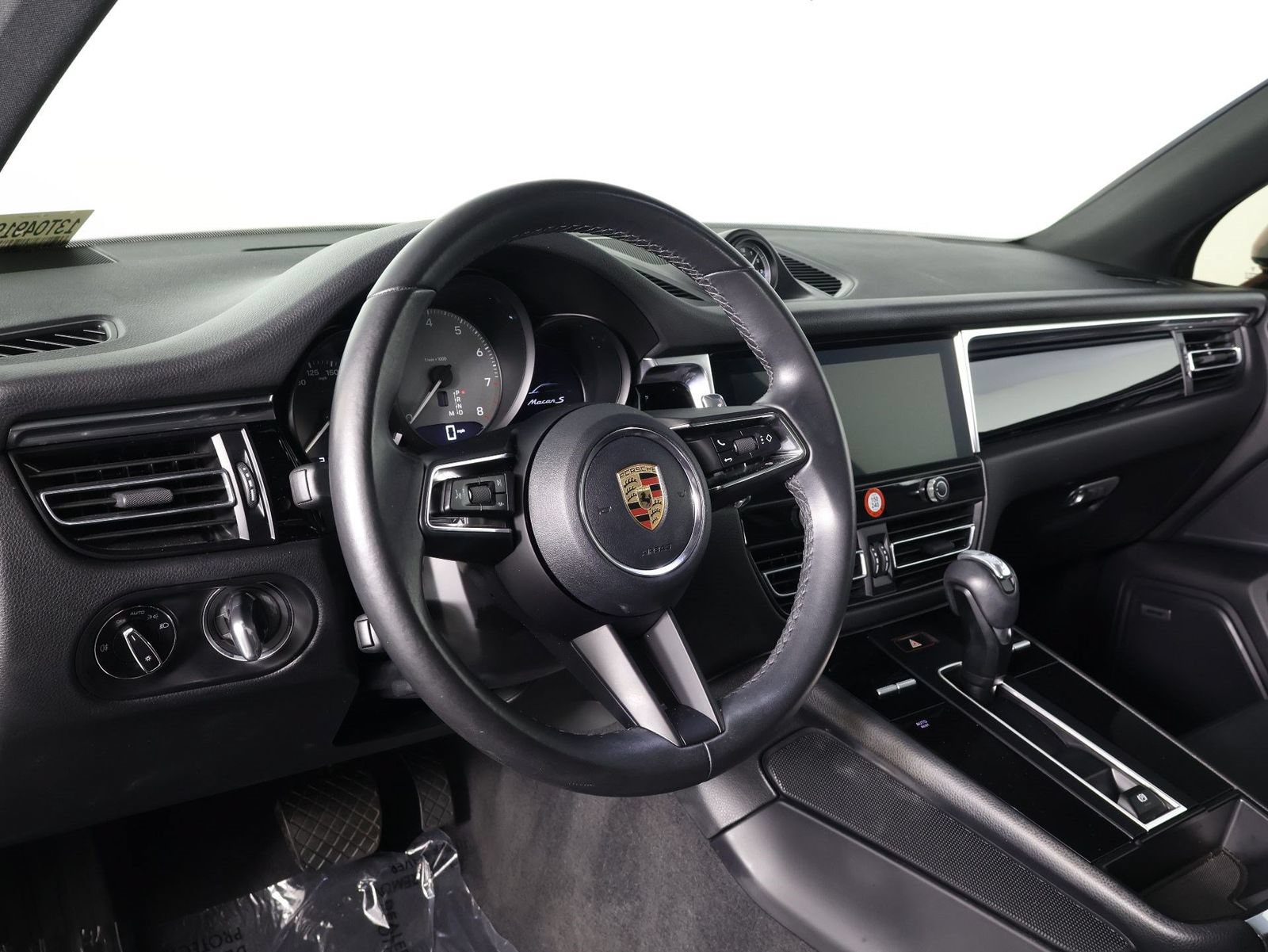 Certified 2023 Porsche Macan S AWD/4WD image 4