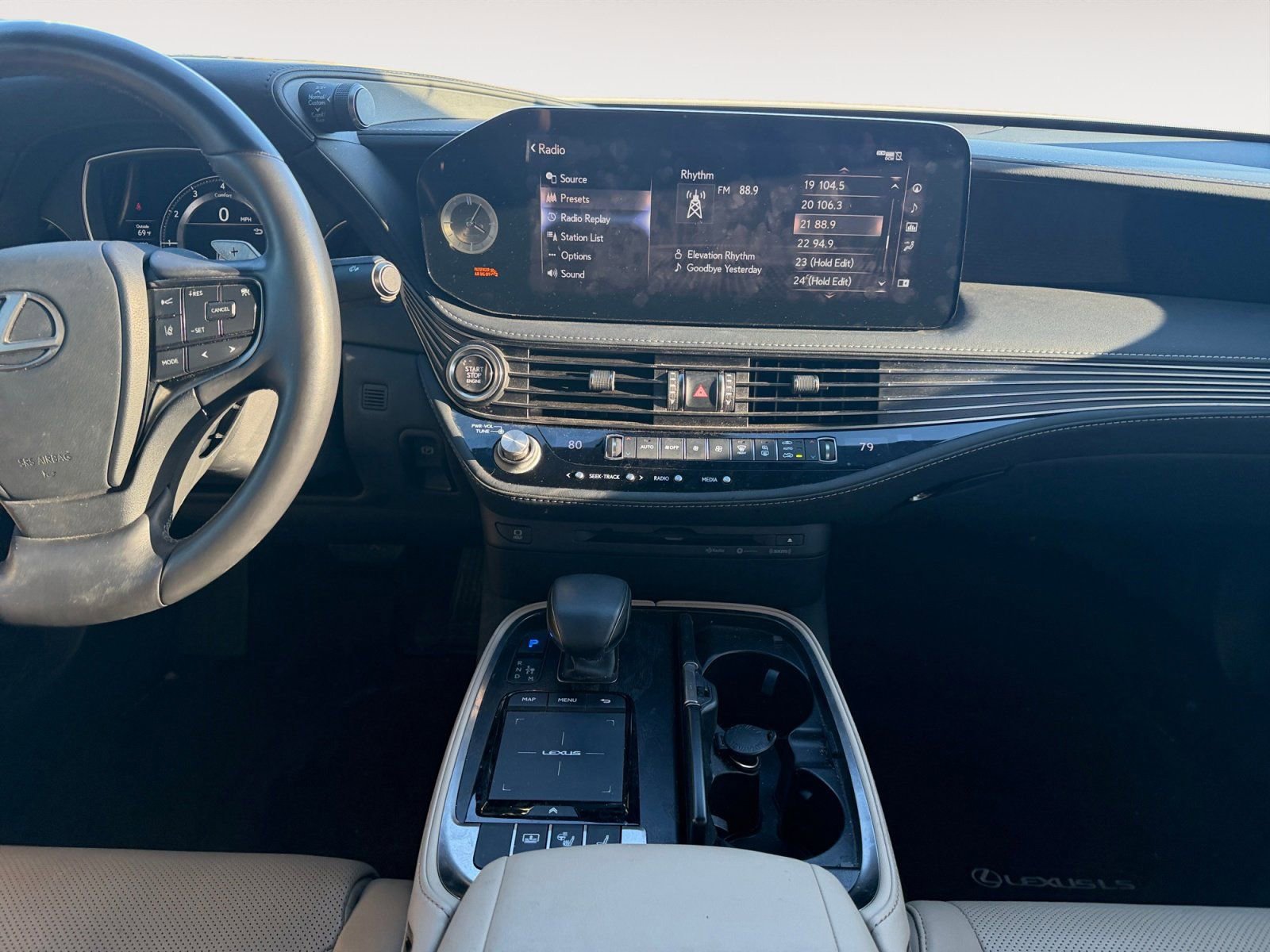 Used 2022 Lexus LS 500 image 11