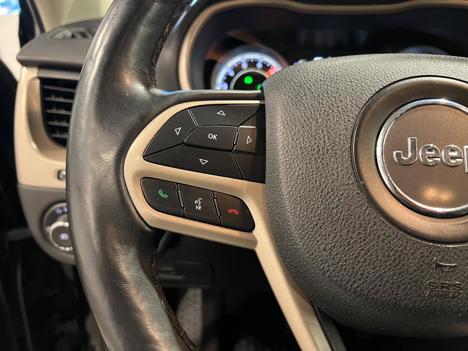 Used 2018 Jeep Cherokee Latitude w/ Cold Weather Group image 13