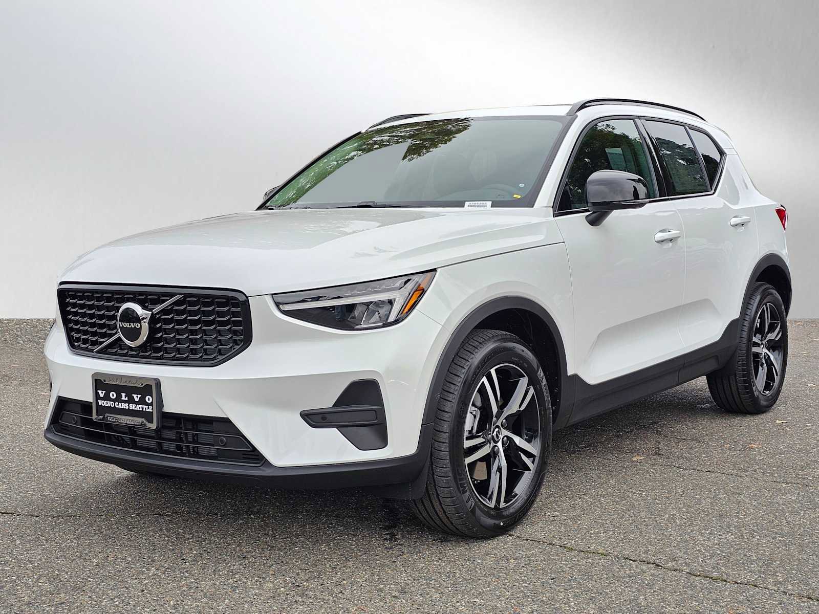 New 2026 Volvo XC40 B5 Core w/ Climate Package image 3