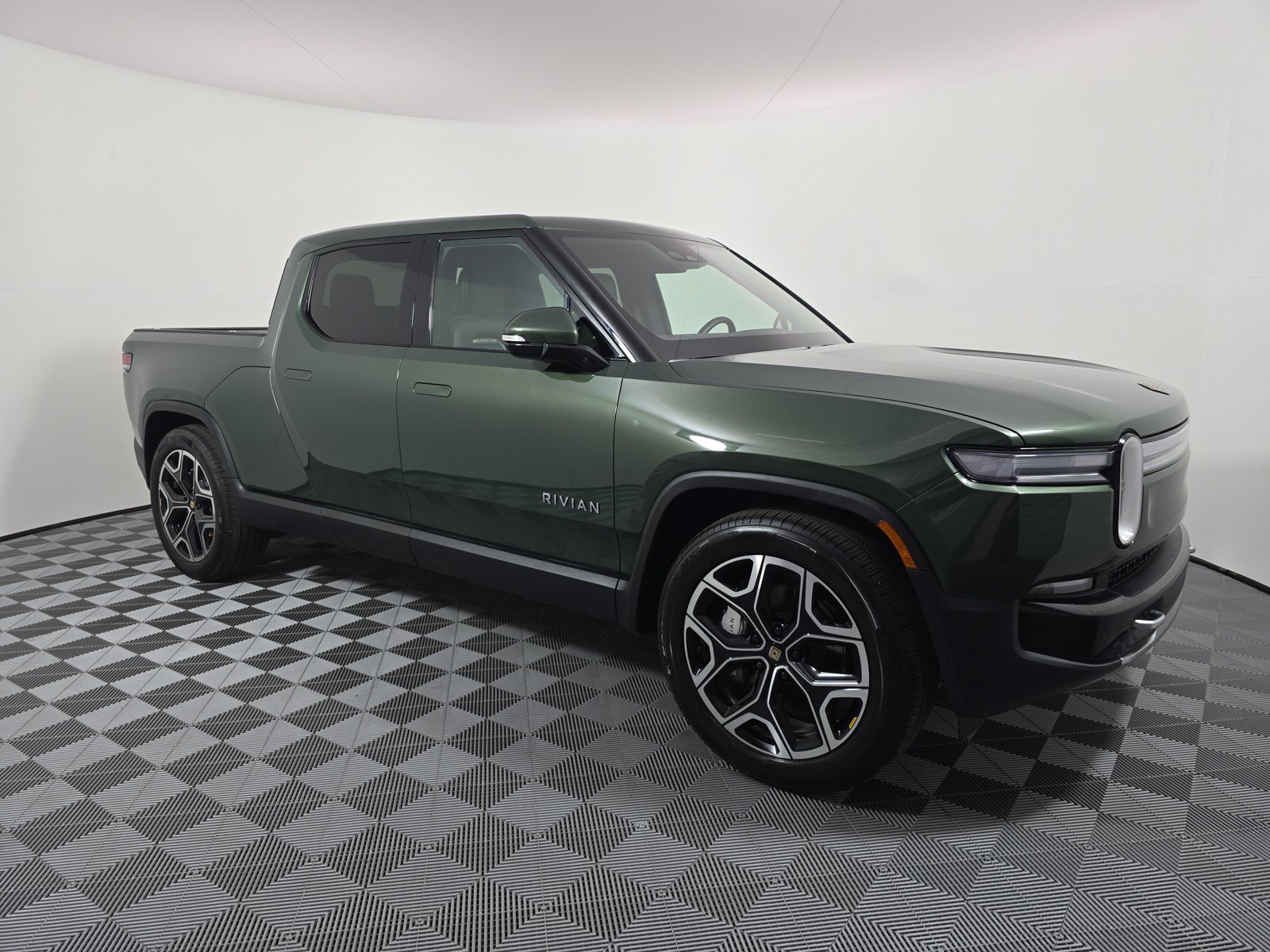 Used 2025 Rivian R1T Adventure AWD/4WD image 7