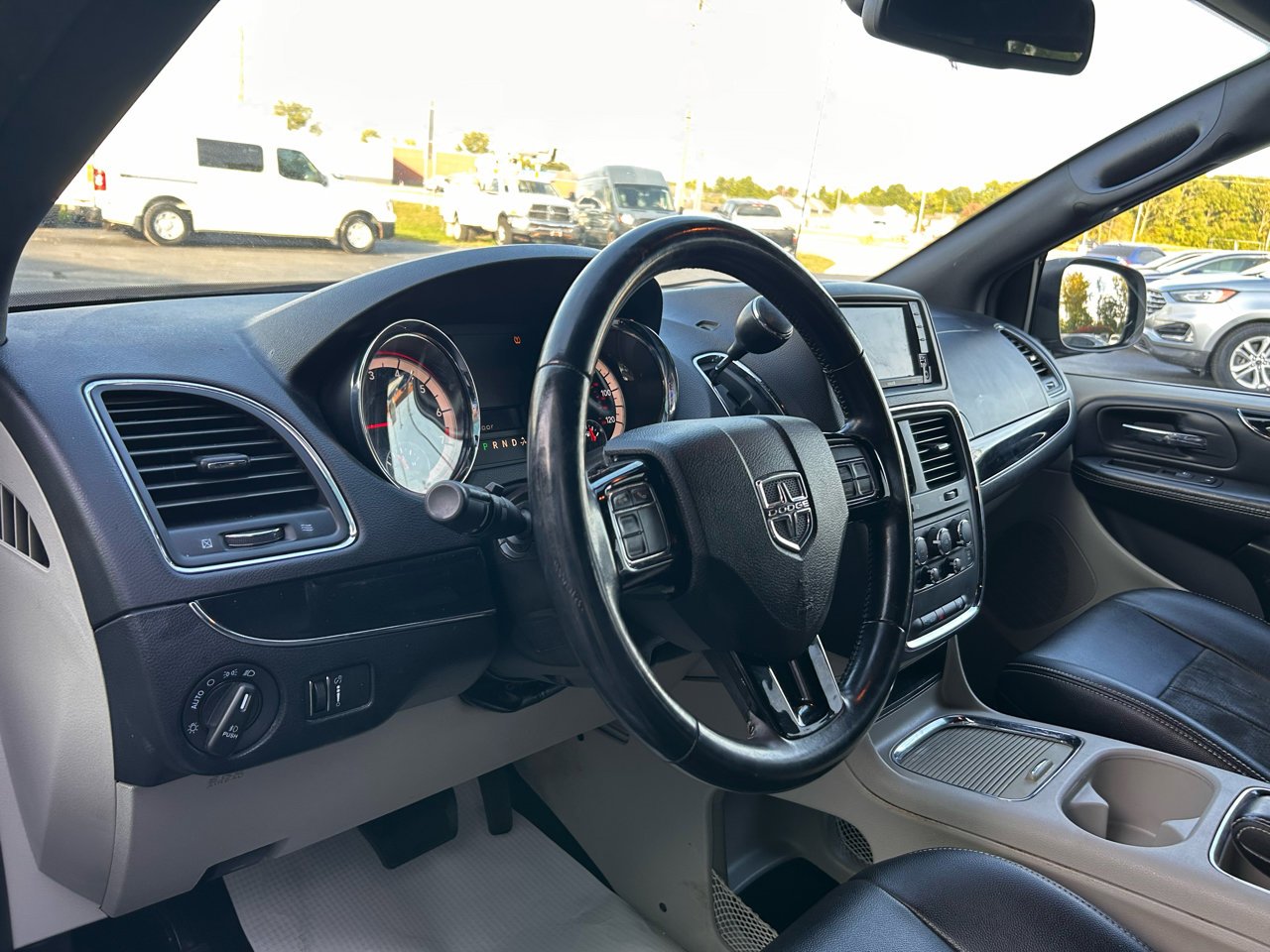 Used 2019 Dodge Grand Caravan SXT image 19