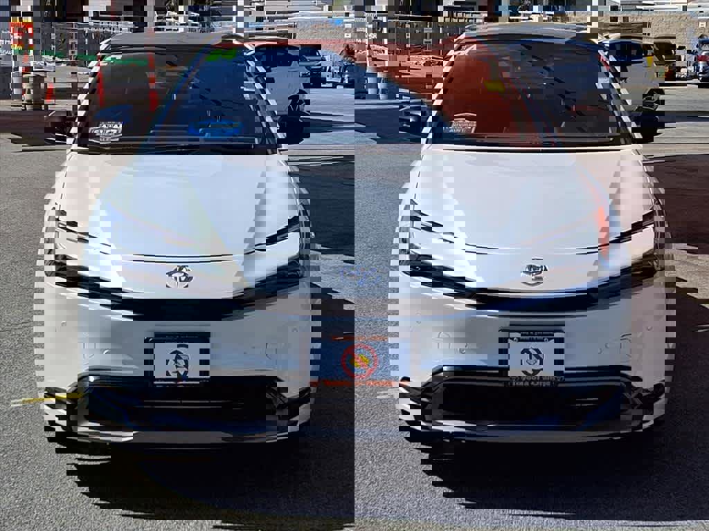 Used 2024 Toyota Prius XLE image 2
