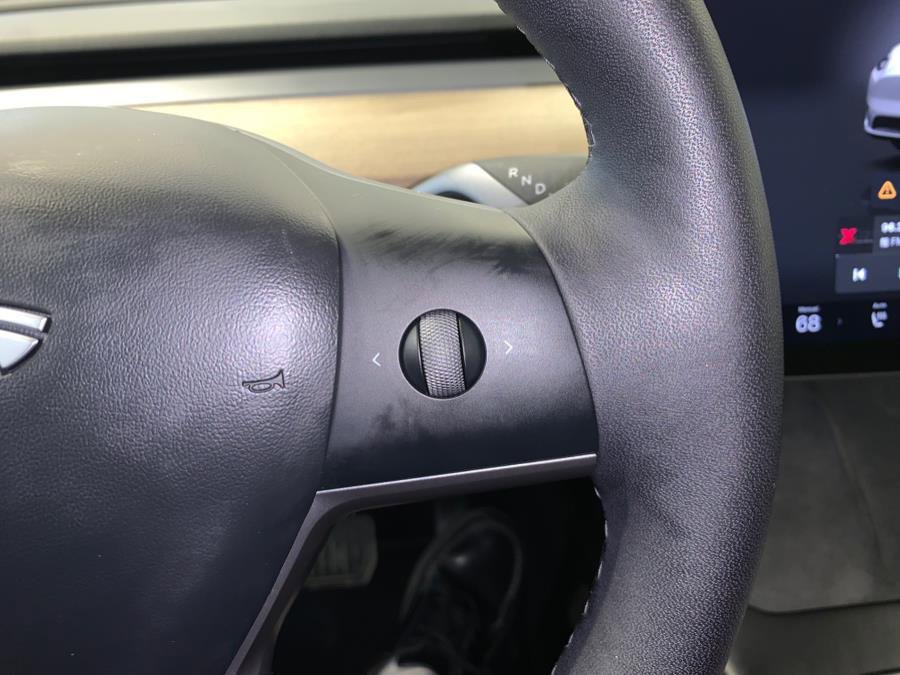 Used 2022 Tesla Model Y Long Range AWD/4WD image 23