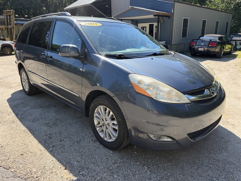 Used 2009 Toyota Sienna AWD image 3