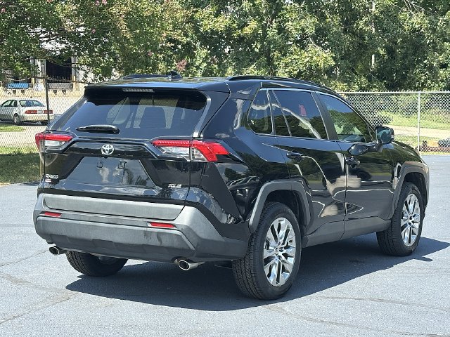 Used 2021 Toyota RAV4 XLE Premium FWD image 7