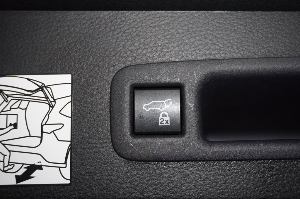 Used 2021 Toyota Sienna Platinum image 10