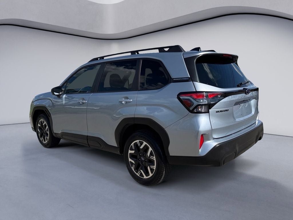 Used 2025 Subaru Forester Premium AWD/4WD image 3