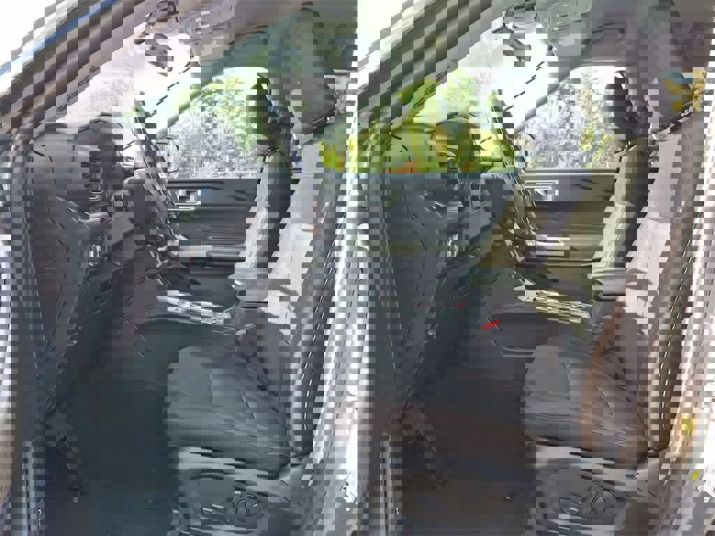 Used 2022 Ford Explorer XLT image 17