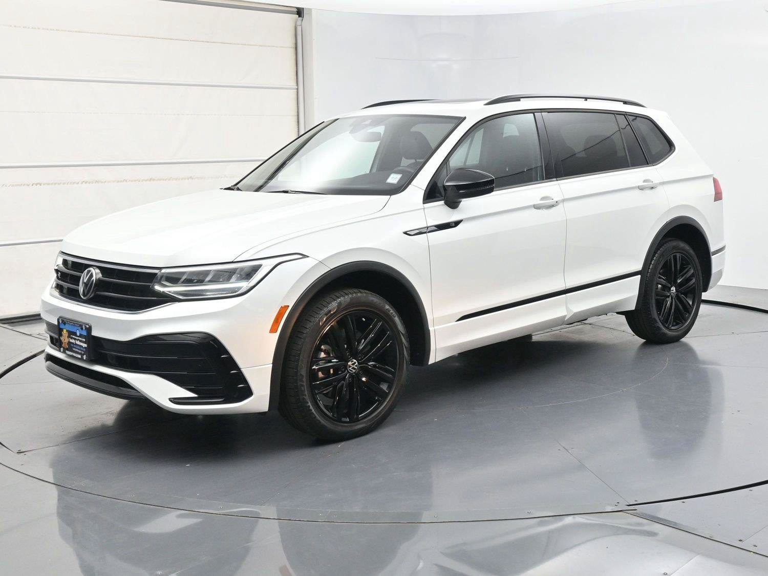 Used 2022 Volkswagen Tiguan SE R-Line AWD/4WD image 1