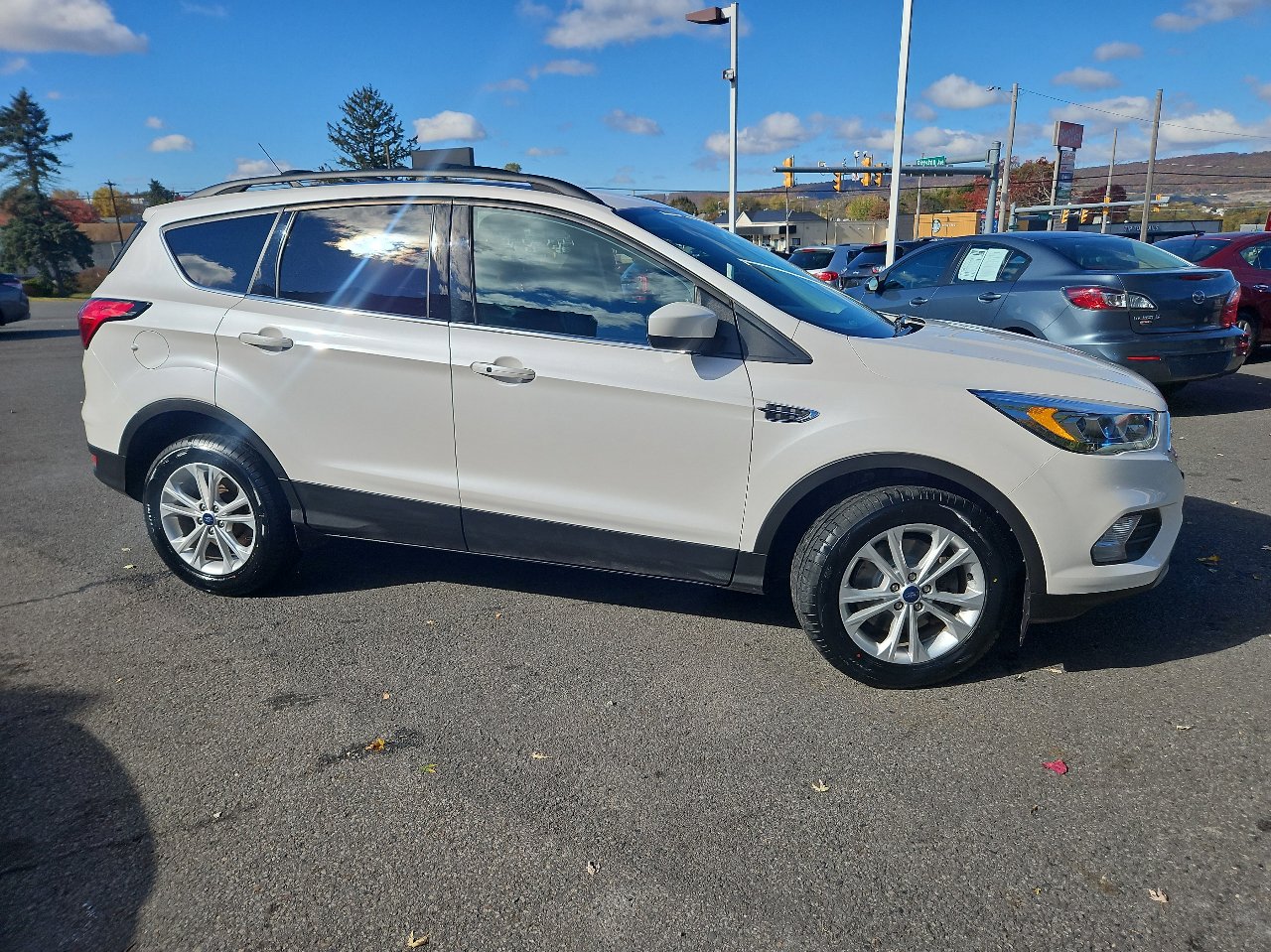 Used 2019 Ford Escape SEL image 2