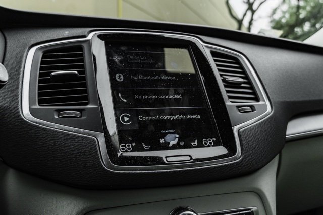 Used 2021 Volvo XC90 T5 Momentum w/ Climate Package image 16