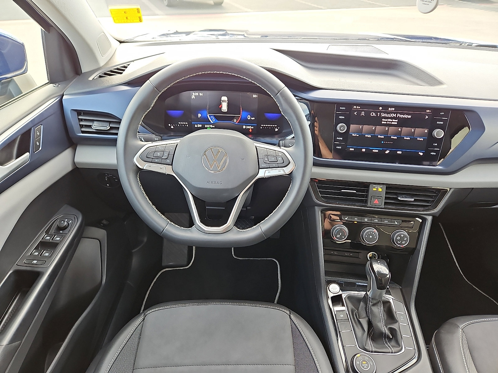 Certified 2023 Volkswagen Taos SE w/ Panoramic Sunroof Package AWD/4WD image 7
