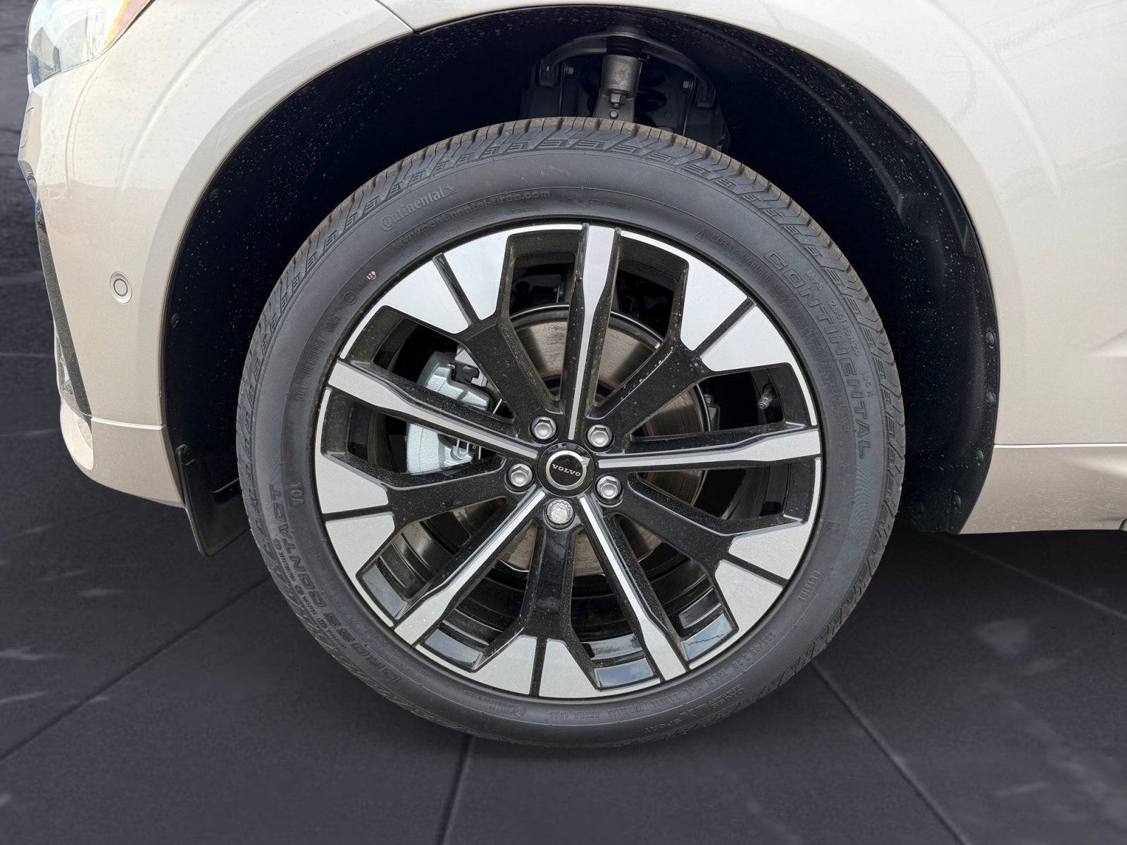 New 2026 Volvo XC60 B5 Plus w/ Protection Package Premier image 14