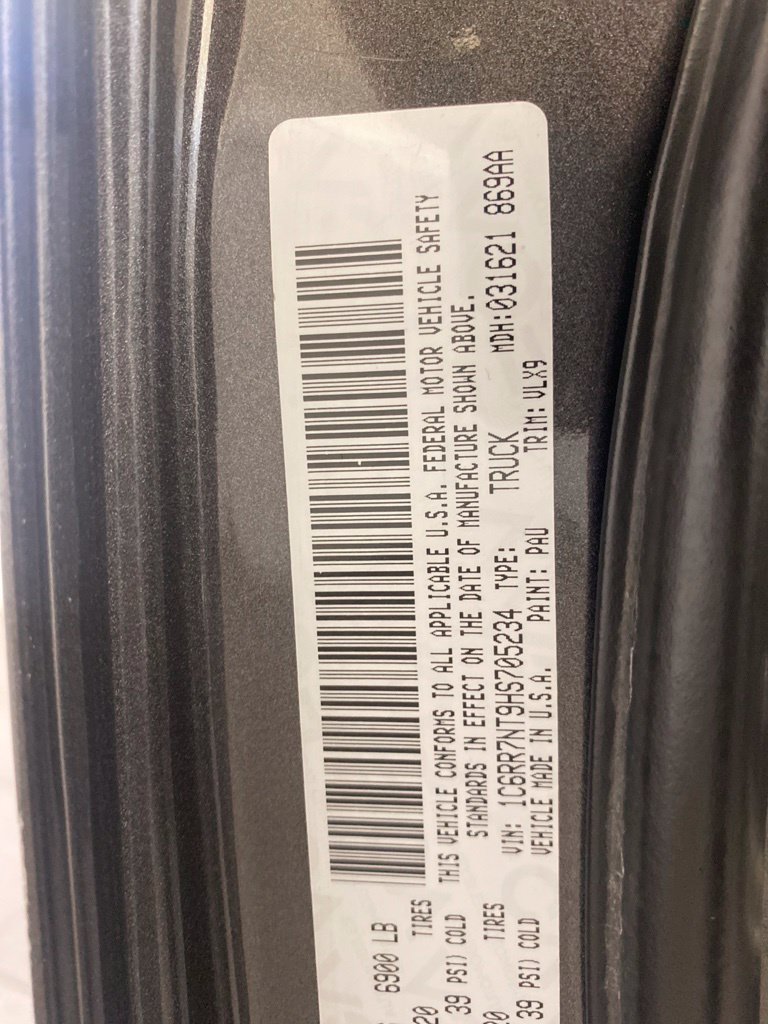 Used 2017 RAM 1500 Laramie AWD/4WD image 30