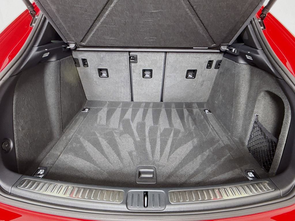 Certified 2025 Porsche Macan AWD/4WD image 30