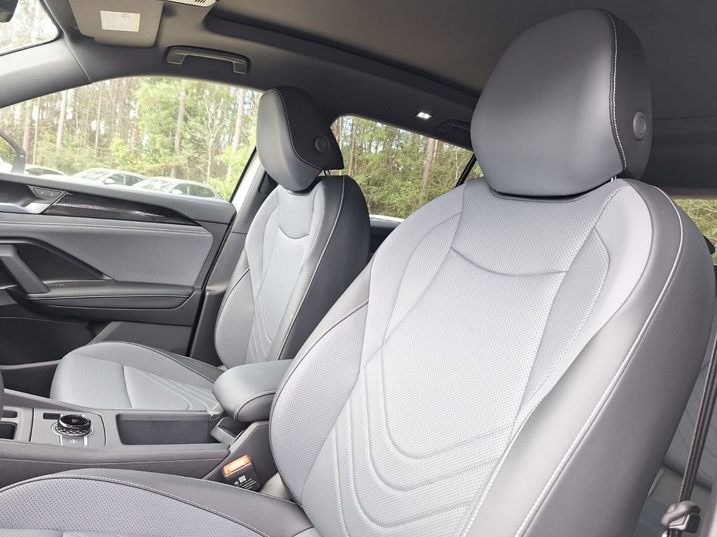 New 2026 Volkswagen Tiguan SE R-Line image 11