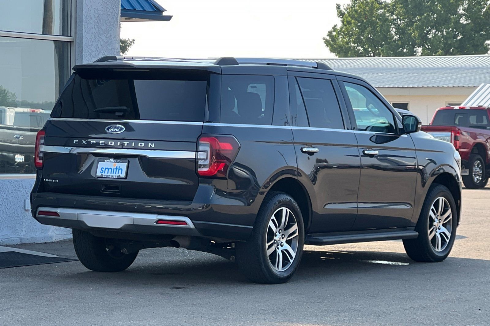 Used 2024 Ford Expedition Limited image 4