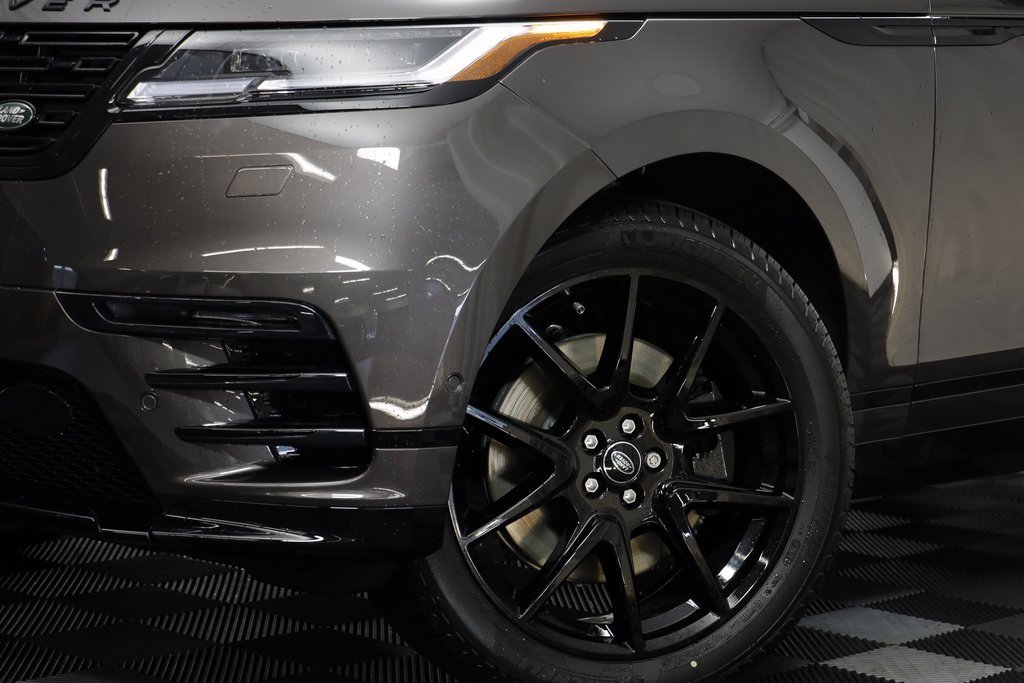 New 2026 Land Rover Range Rover Velar Dynamic SE image 3