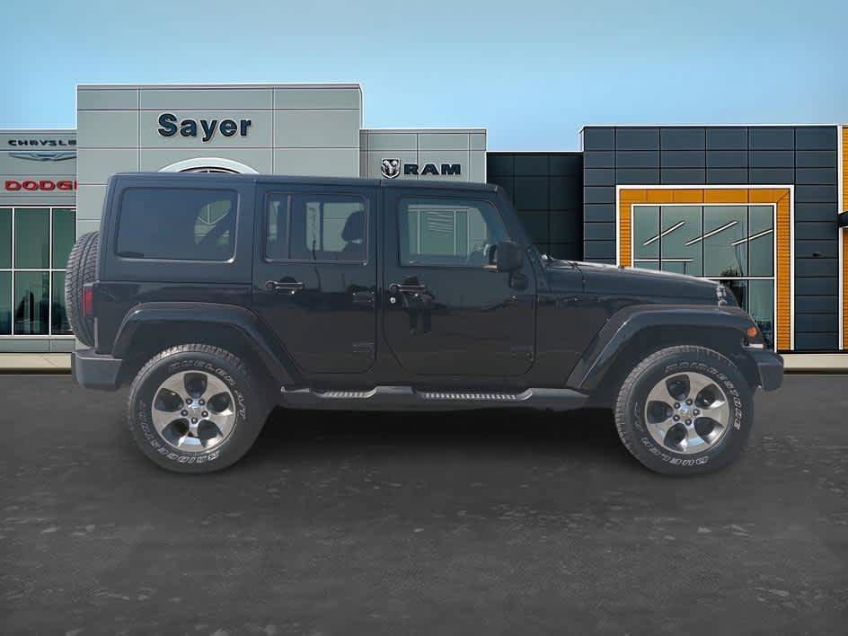 Used 2017 Jeep Wrangler Unlimited Sahara w/ Connectivity Group AWD/4WD image 8