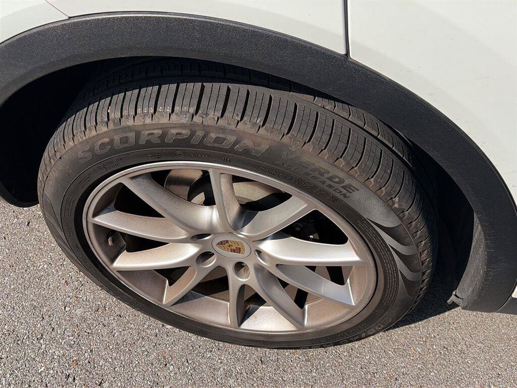 Used 2020 Porsche Cayenne AWD/4WD image 5