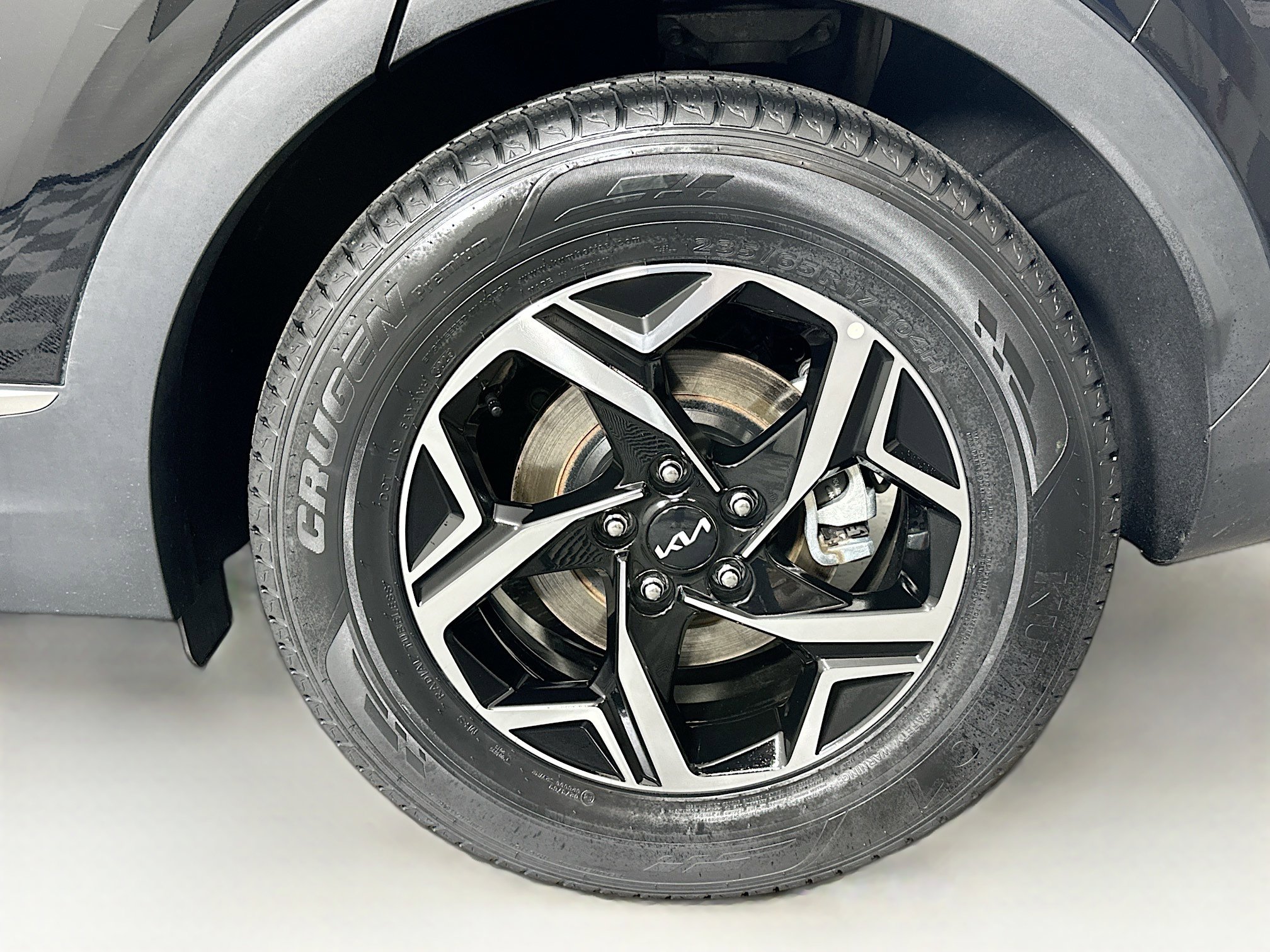 Used 2025 Kia Sportage LX image 11