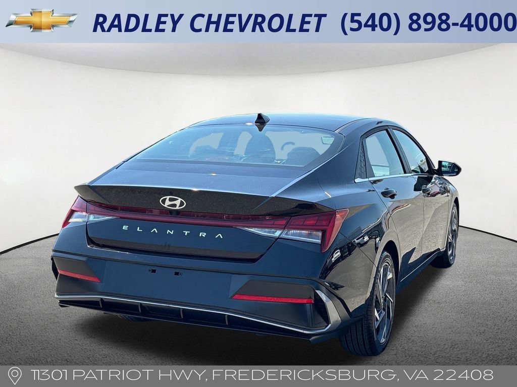 Used 2025 Hyundai Elantra SEL FWD image 19