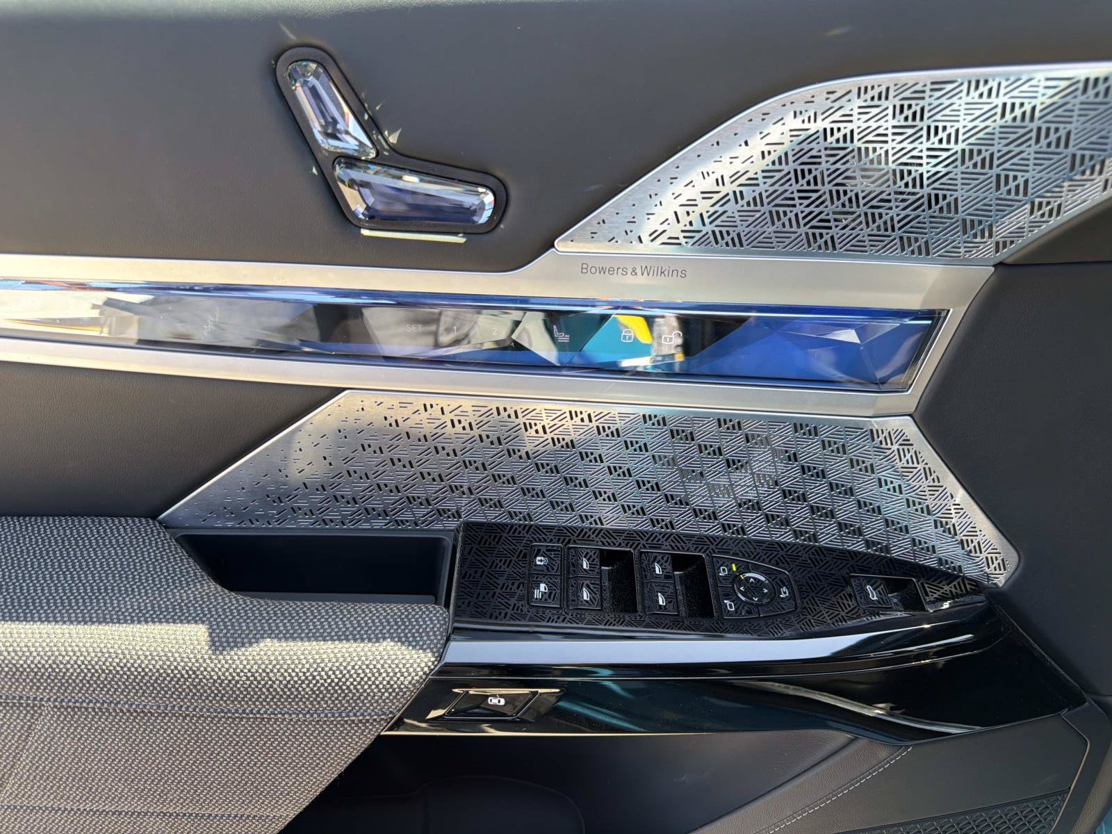 Used 2025 BMW i7 M70 AWD/4WD image 17