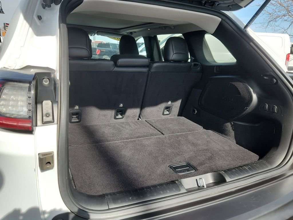 Used 2022 Jeep Cherokee Limited w/ Elite Package image 12