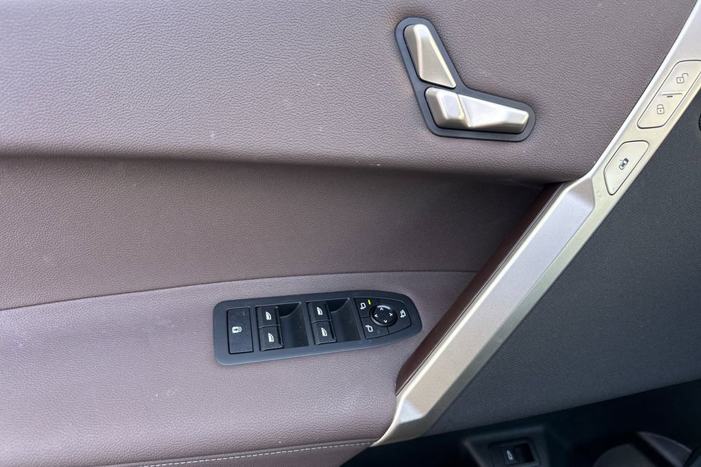 Used 2023 BMW iX xDrive50 image 10