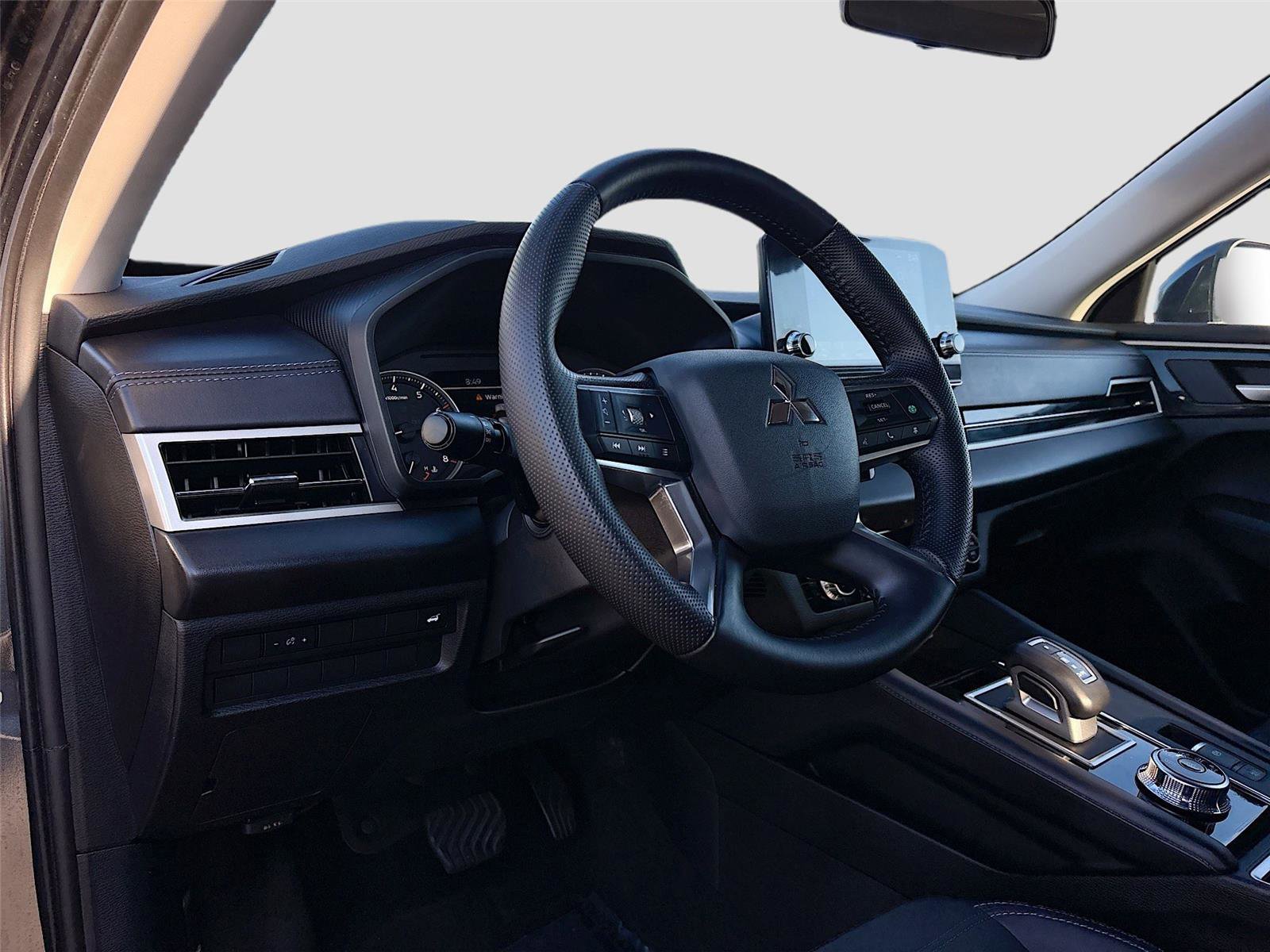 Used 2024 Mitsubishi Outlander SE image 10