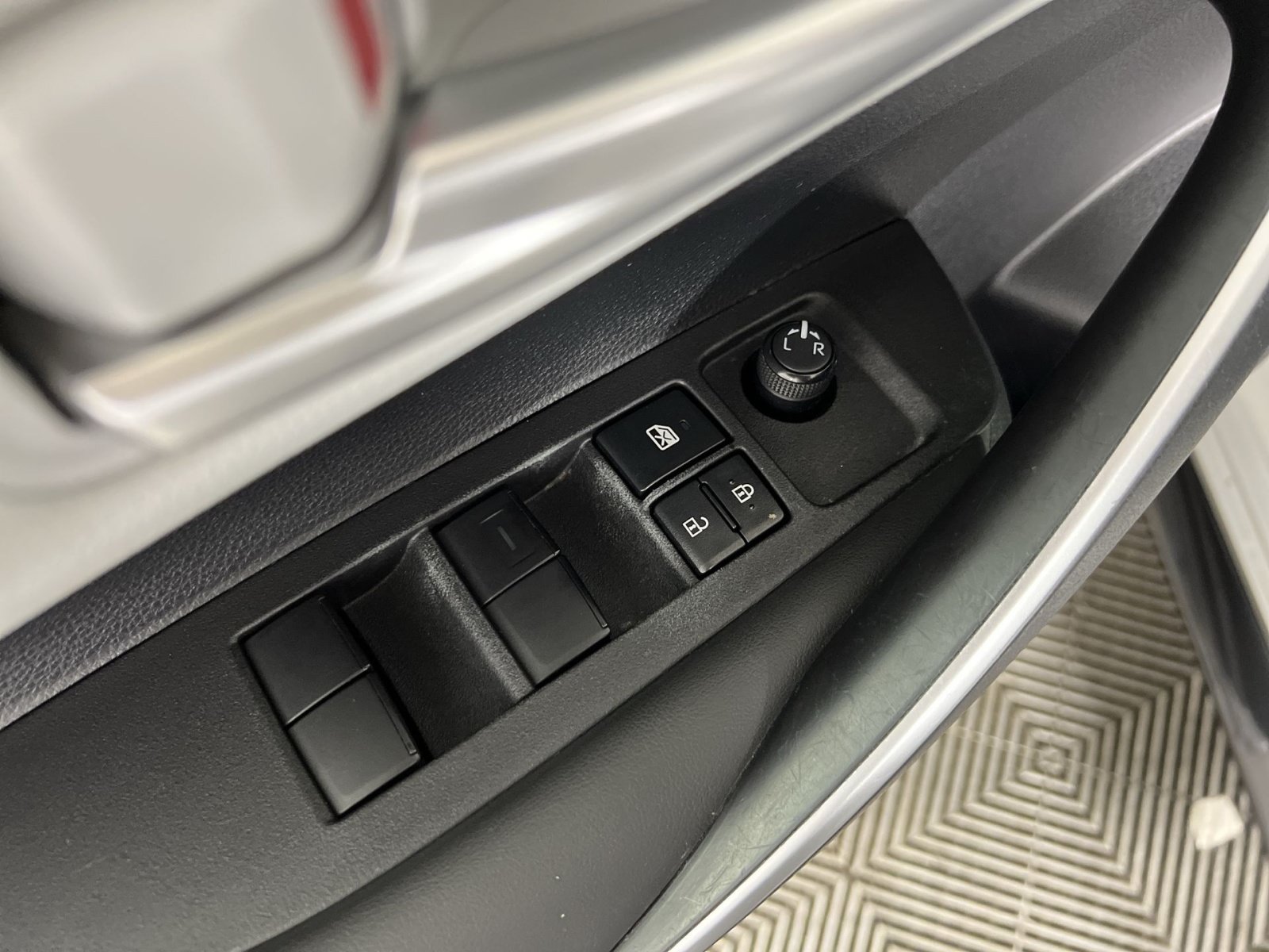 Used 2024 Toyota Corolla SE FWD image 15