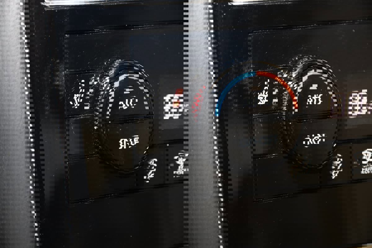 Used 2024 Nissan Armada SL w/ Captain's Chairs Package image 8