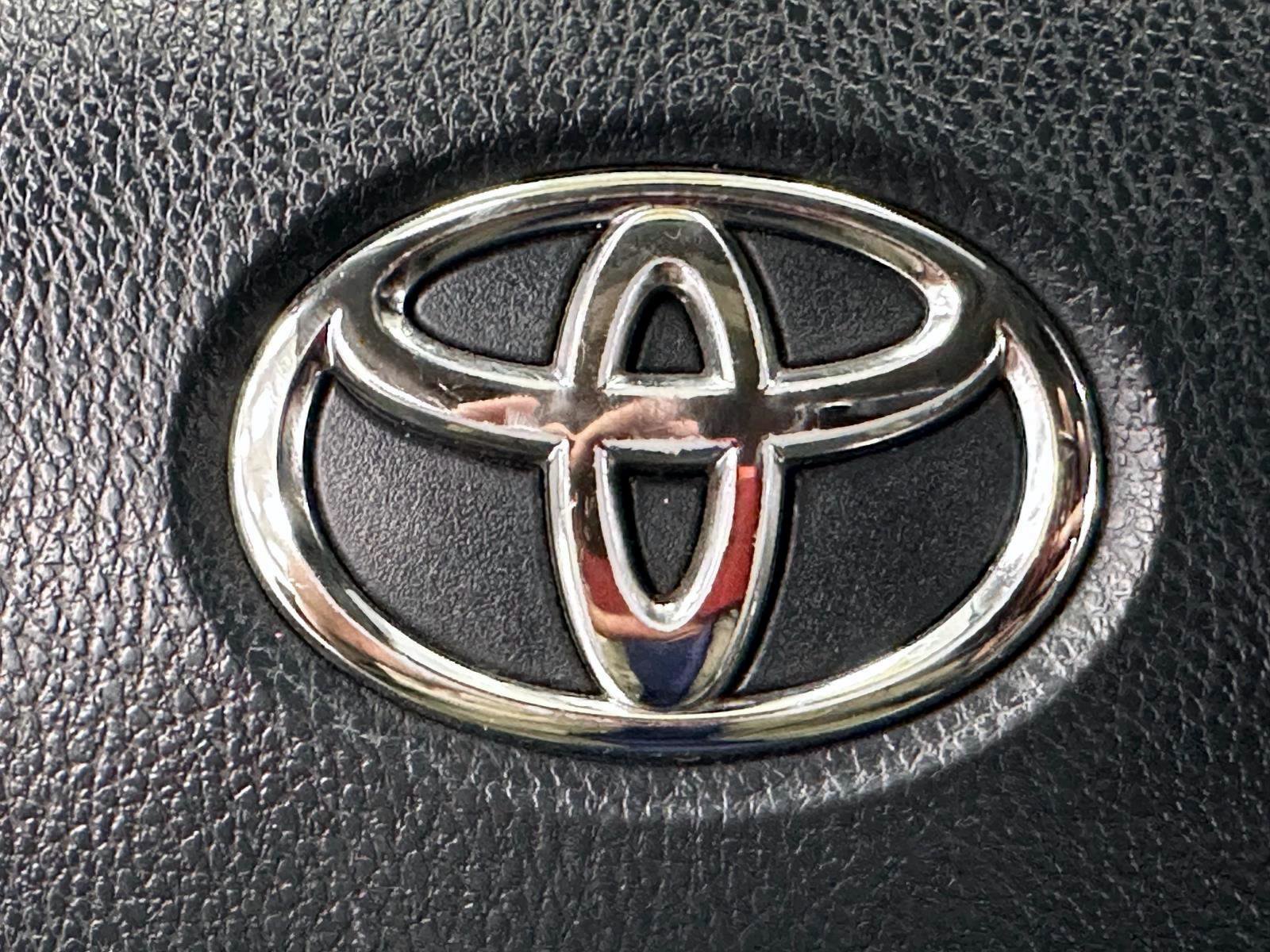 Certified 2019 Toyota Camry SE image 23